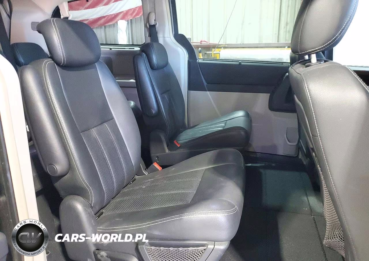 2009 Chrysler Town & Country Touring VIN:2A8HR54109R661130 - 11