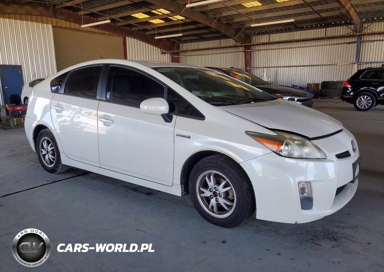 2011 Toyota Prius Two VIN:JTDKN3DU9B5349768 - 4