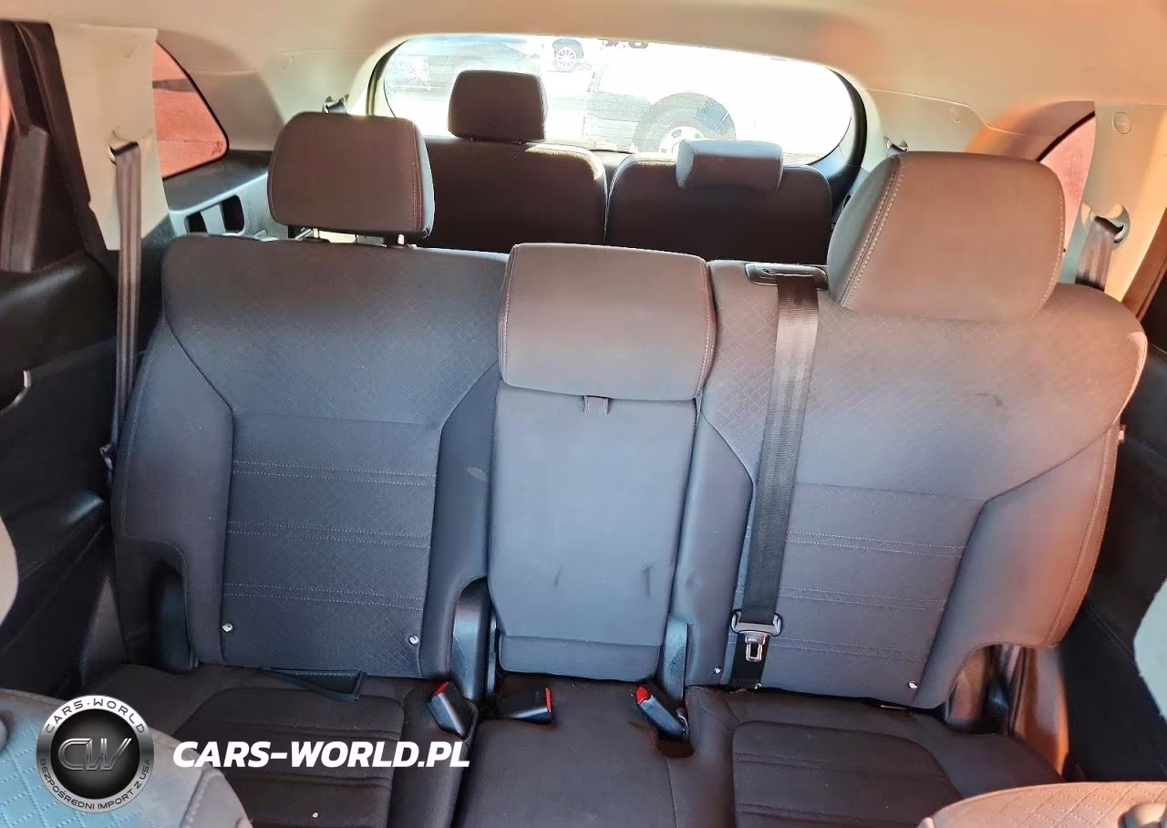 2020 Kia Sorento S VIN:5XYPGDA54LG621428 - 10