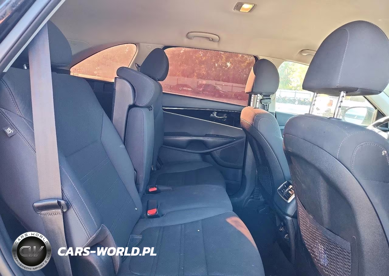 2020 Kia Sorento S VIN:5XYPGDA54LG621428 - 11