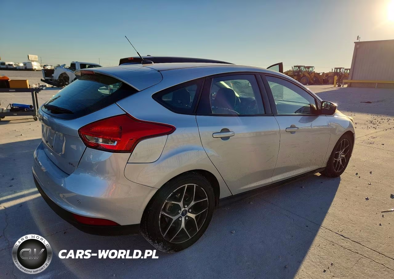 2017 Ford Focus Sel VIN:1FADP3M27HL276542 - 3