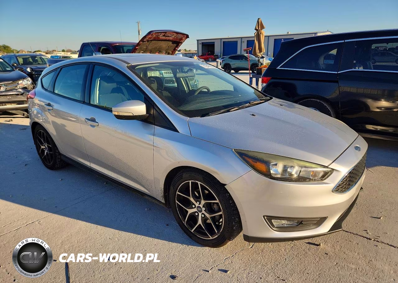 2017 Ford Focus Sel VIN:1FADP3M27HL276542 - 4