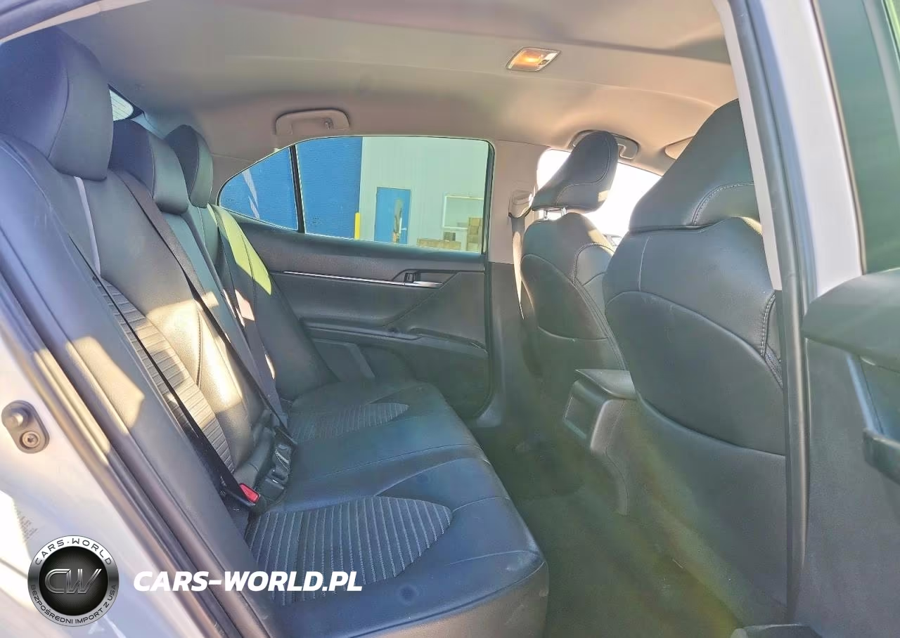 2018 Toyota Camry Se VIN:4T1B11HK6JU037299 - 10