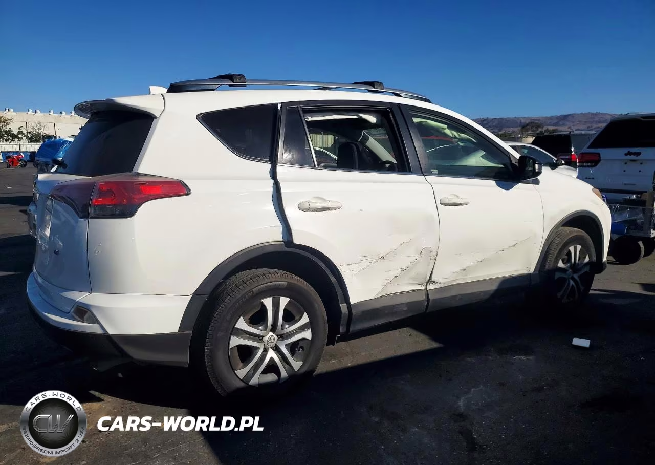 2018 Toyota Rav4 Le VIN:JTMZFREV7JJ744981 - 3