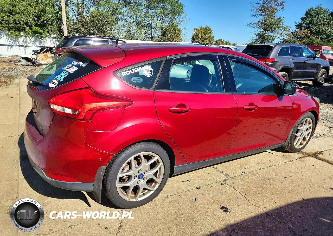 2015 Ford Focus Se VIN:1FADP3K28FL244926 - 3