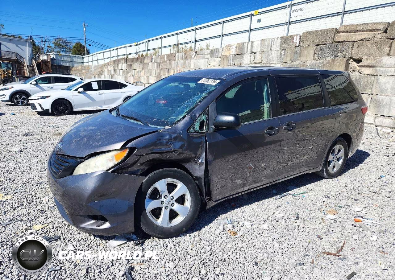 2015 Toyota Sienna L 7-Passenger – zdjęcie 1 z 13