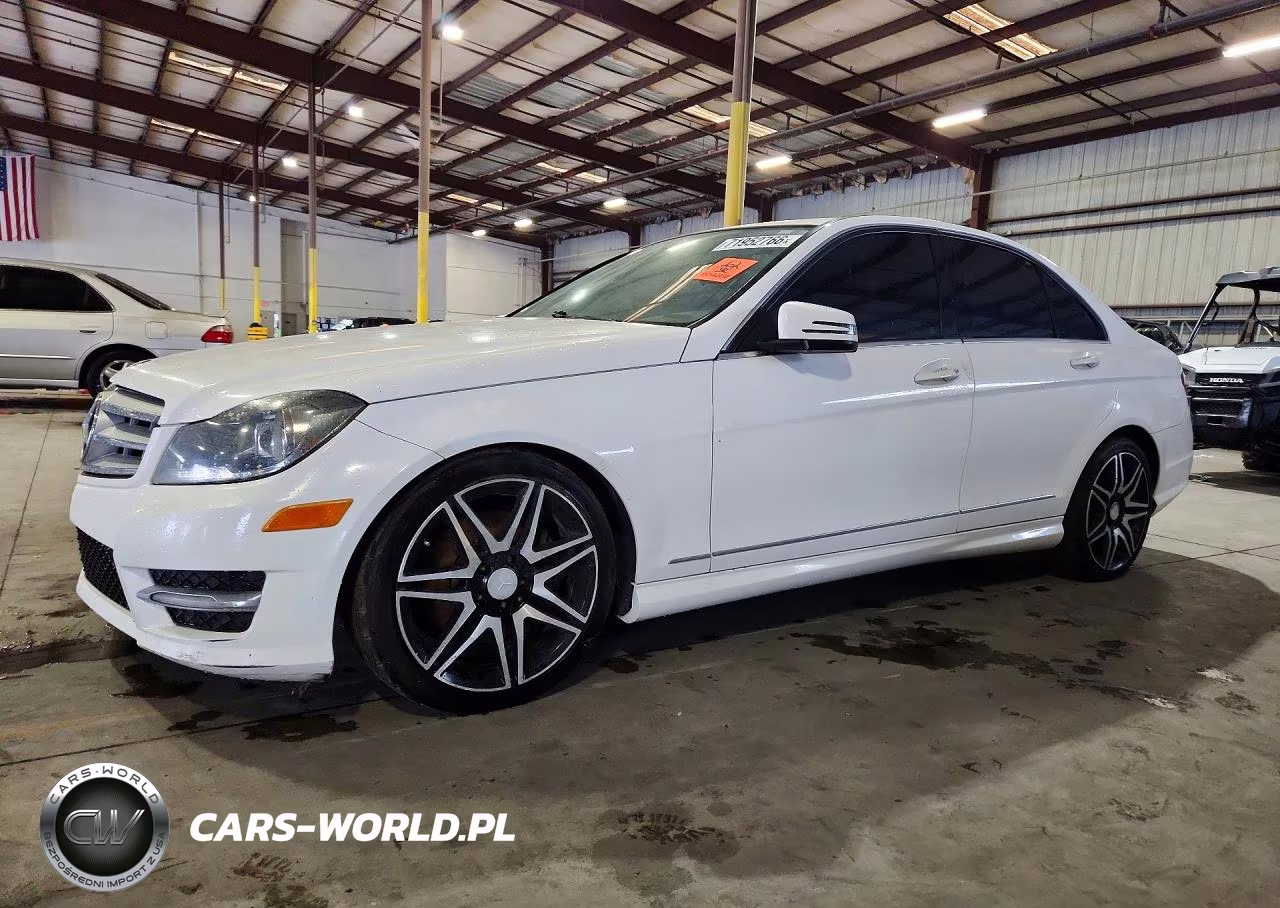 2013 Mercedes-Benz C 300 4Matic VIN:WDDGF8AB0DA759216 - 1