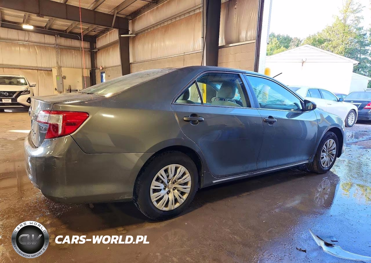 2014 Toyota Camry Le VIN:4T4BF1FK4ER377485 - 3
