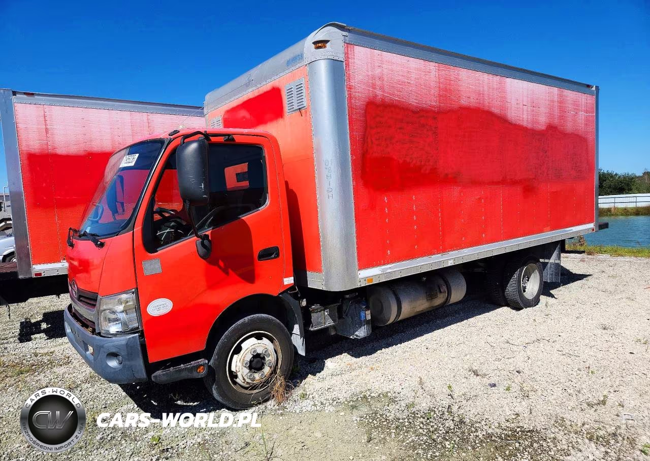 2017 Hino 195 Box Truck