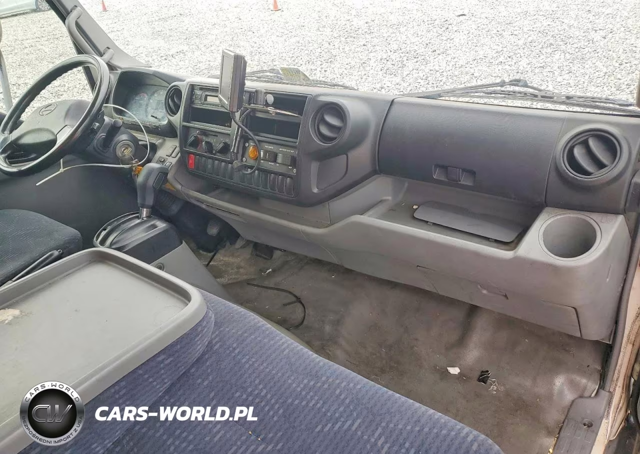 2017 Hino 195 Box Truck VIN:JHHSDM2H7HK005779 - 8