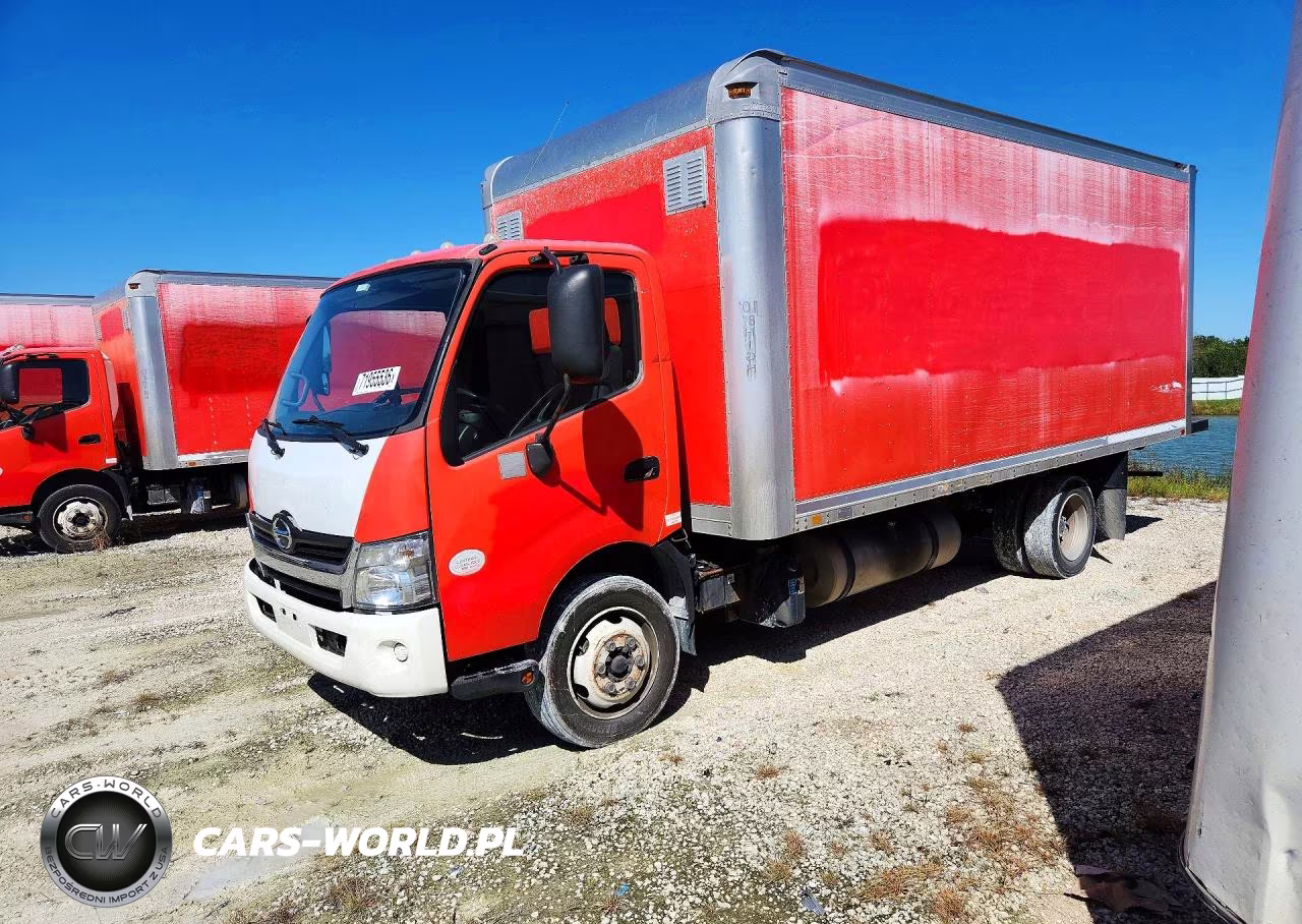 2017 Hino 195 Box Truck