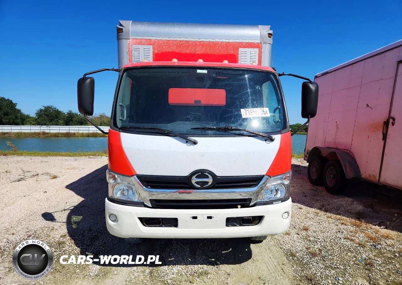 2017 Hino 195 Box Truck VIN:JHHSDM2H9HK005749 - 5