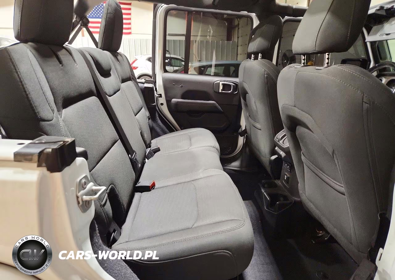 2021 Jeep Wrangler Unlimited Sahara VIN:1C4HJXEN7MW645986 - 11