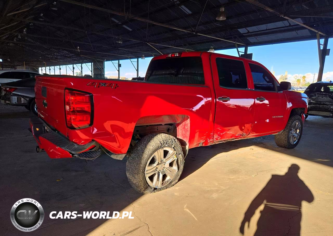 2018 Chevrolet Silverado K1500 Custom VIN:3GCUKPEC4JG424317 - 3