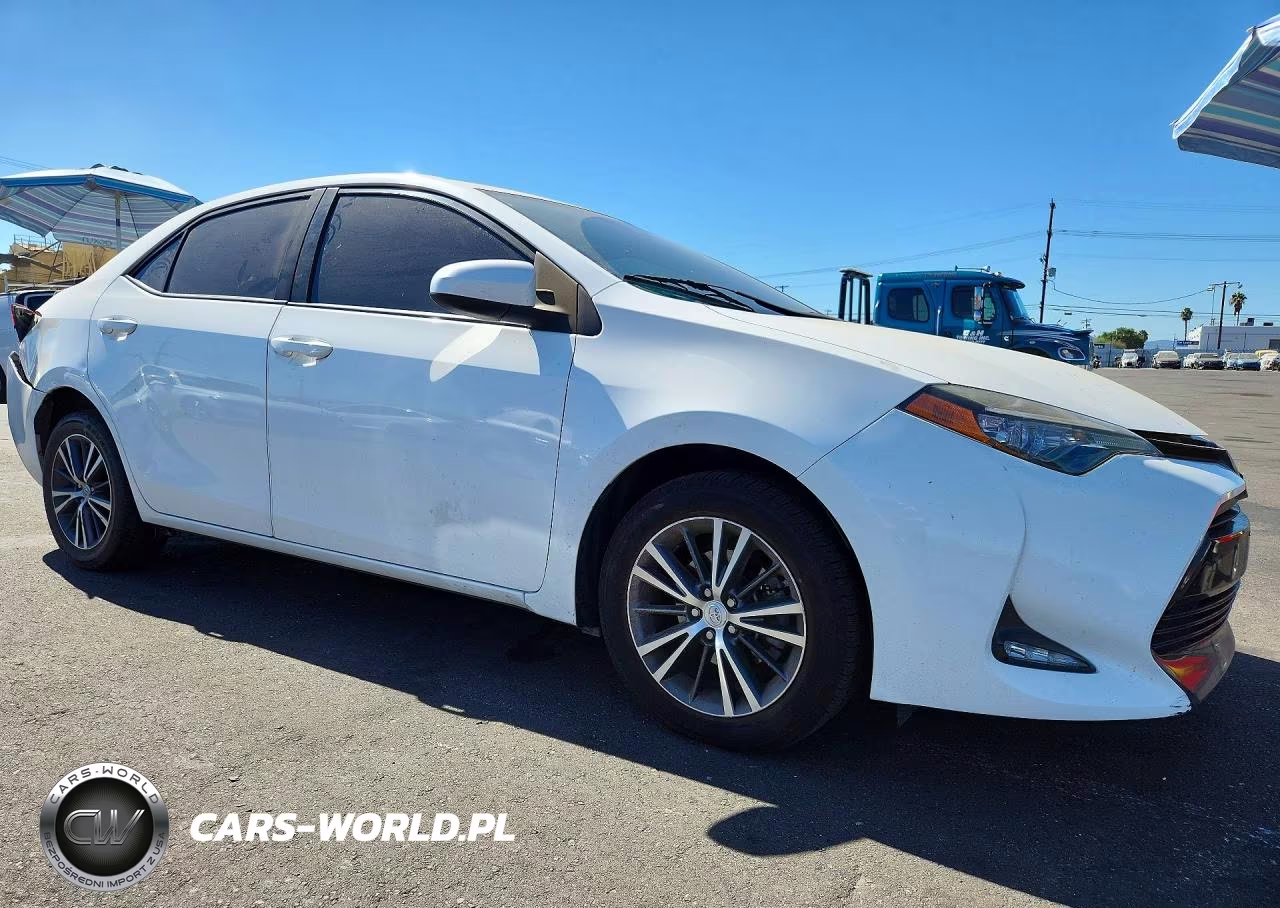 2017 Toyota Corolla Le VIN:5YFBURHE5HP592286 - 4