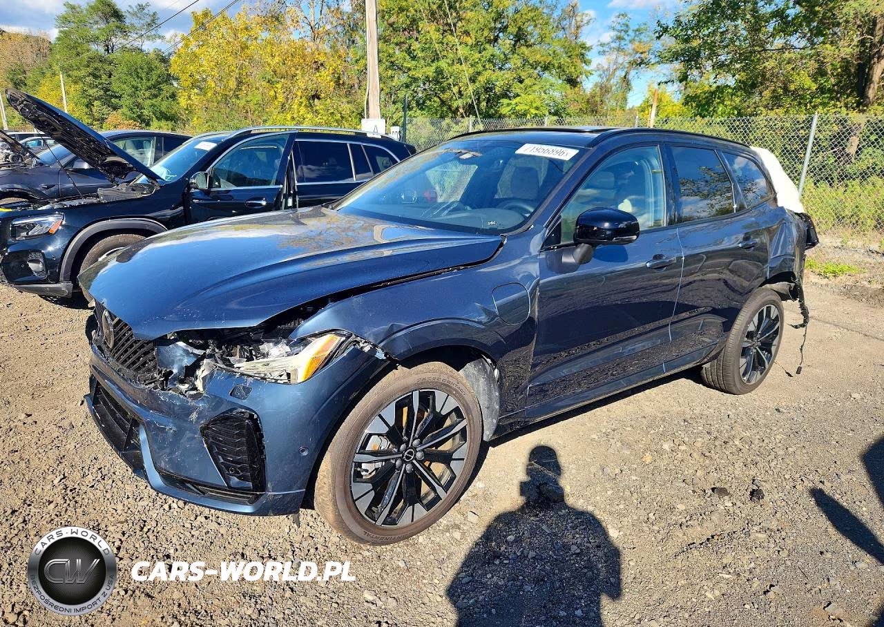 2026 Volvo Xc60 Plug-In Hybrid Plus, T8 Awd Electric-Gasoline, Dark – zdjęcie 1 z 13
