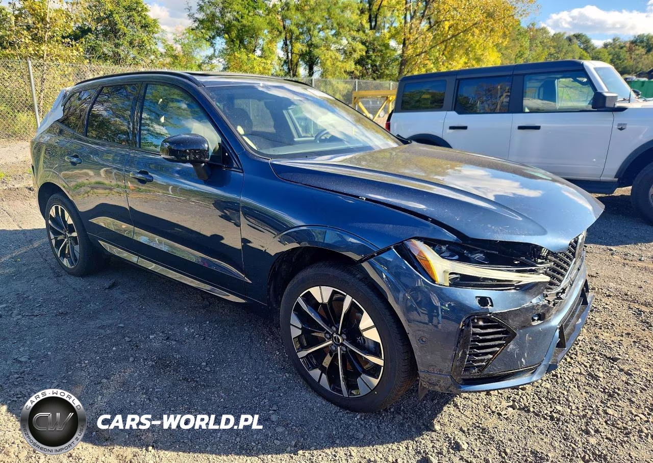 2026 Volvo Xc60 Plug-In Hybrid Plus, T8 Awd Electric-Gasoline, Dark VIN:YV4H60RC9T1432953 - 4