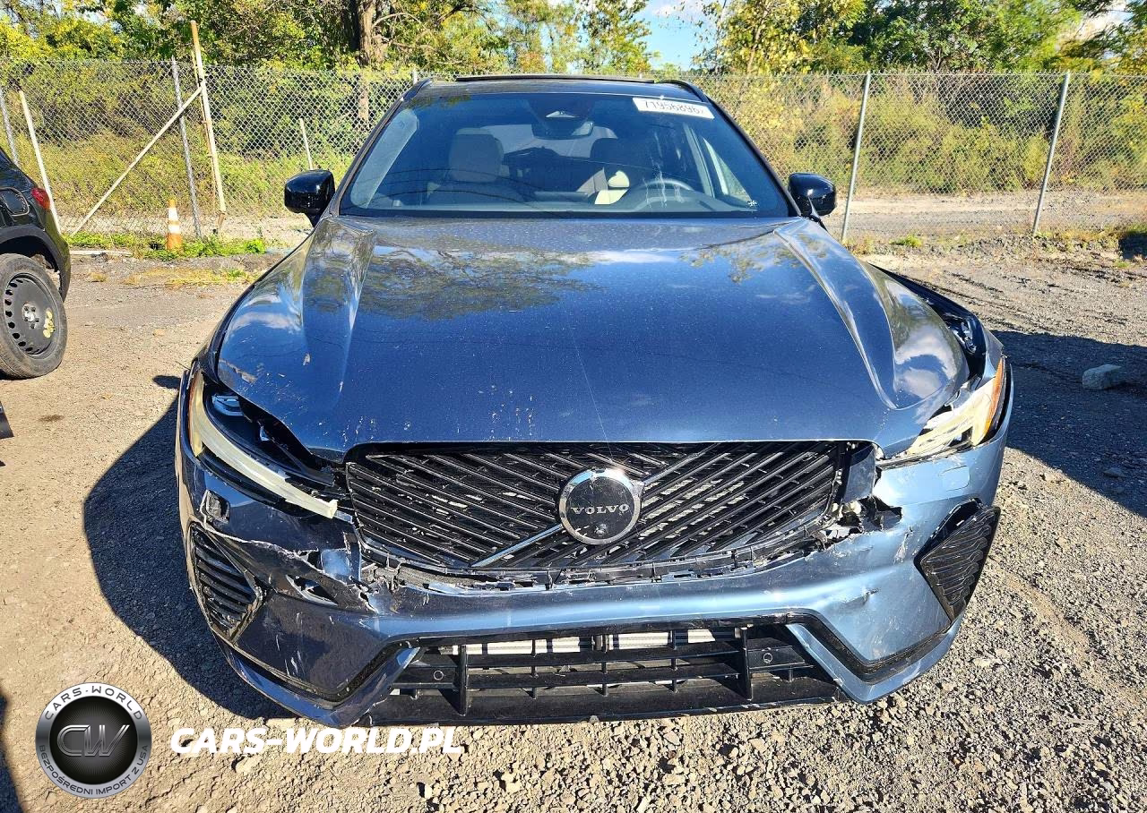 2026 Volvo Xc60 Plug-In Hybrid Plus, T8 Awd Electric-Gasoline, Dark VIN:YV4H60RC9T1432953 - 5
