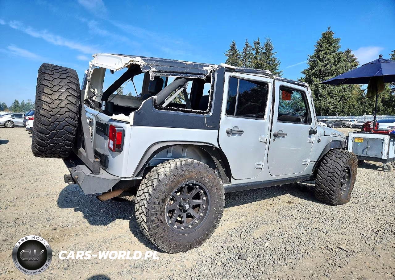 2010 Jeep Wrangler Unlimited Rubicon VIN:1J4HA6H11AL107827 - 3