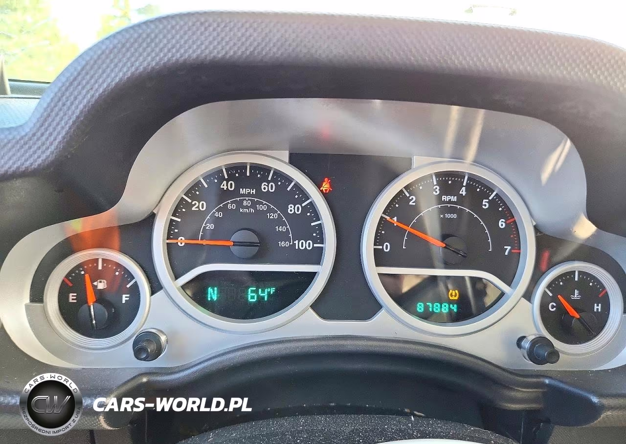 2010 Jeep Wrangler Unlimited Rubicon VIN:1J4HA6H11AL107827 - 9