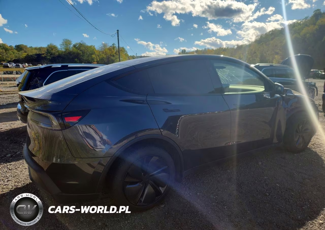 2026 Tesla Model Y VIN:7SAYGDED2TA475124 - 3