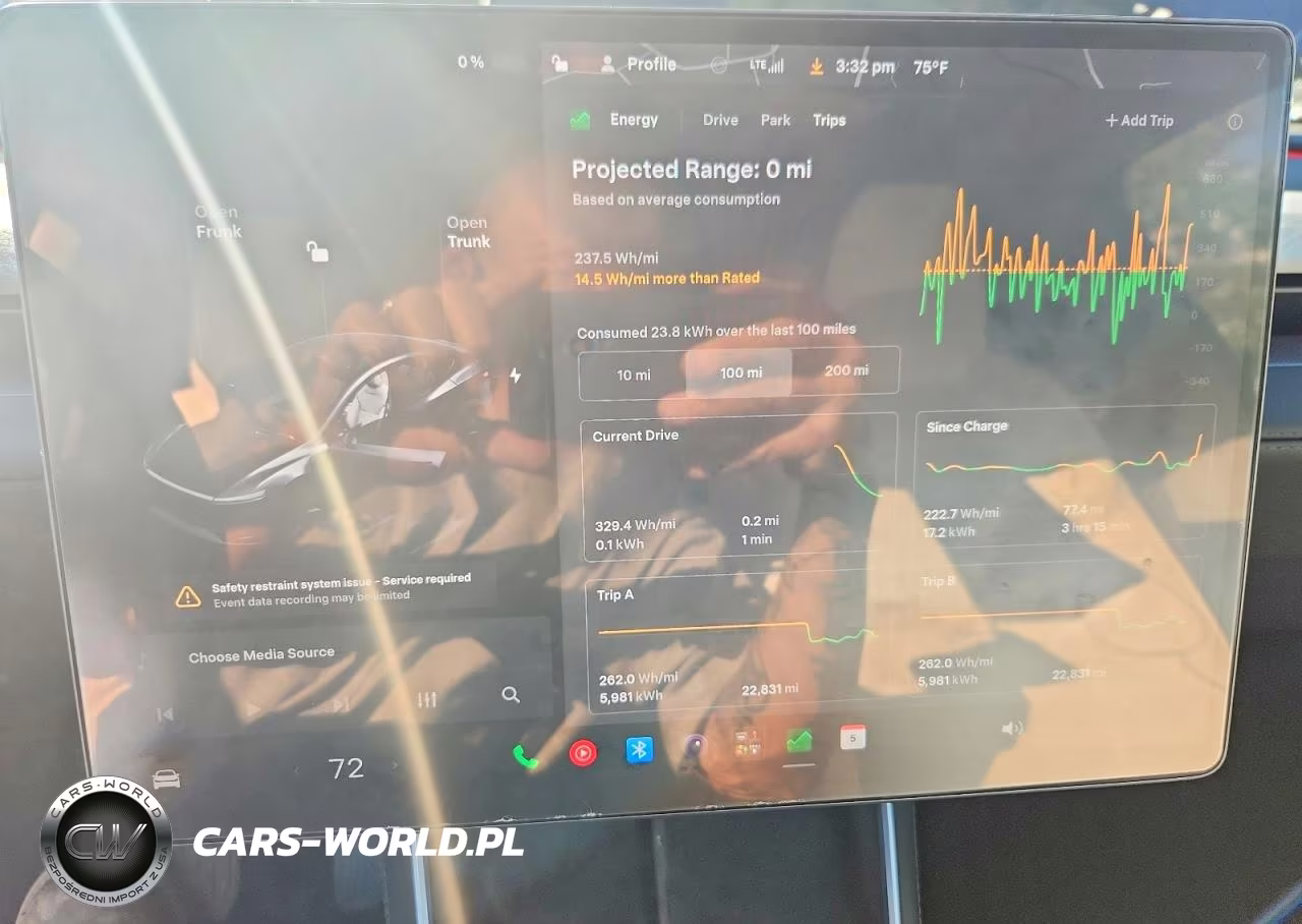 2026 Tesla Model Y VIN:7SAYGDED2TA475124 - 9