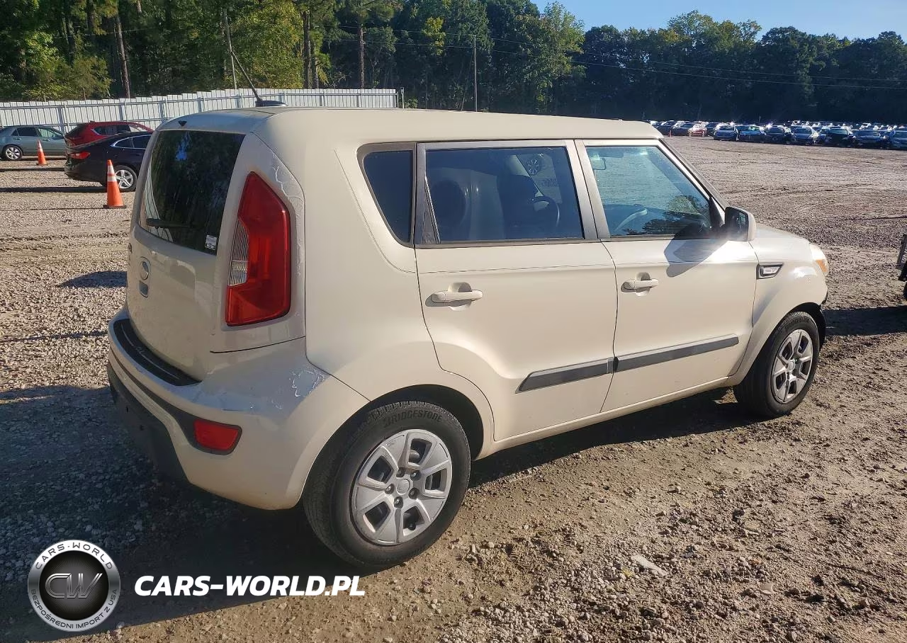 2013 Kia Soul Base VIN:KNDJT2A58D7502317 - 3