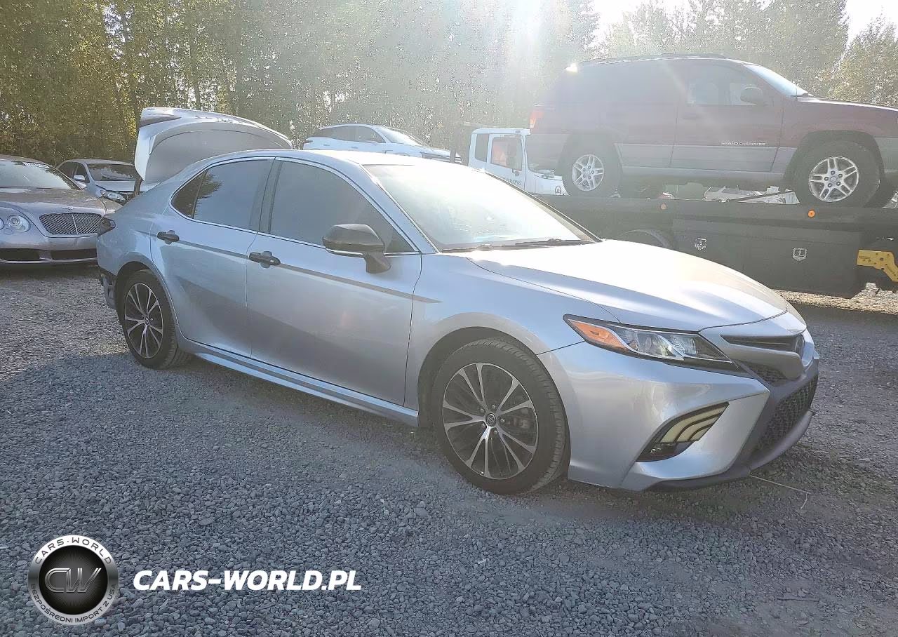 2018 Toyota Camry Se VIN:4T1B11HK0JU015850 - 4