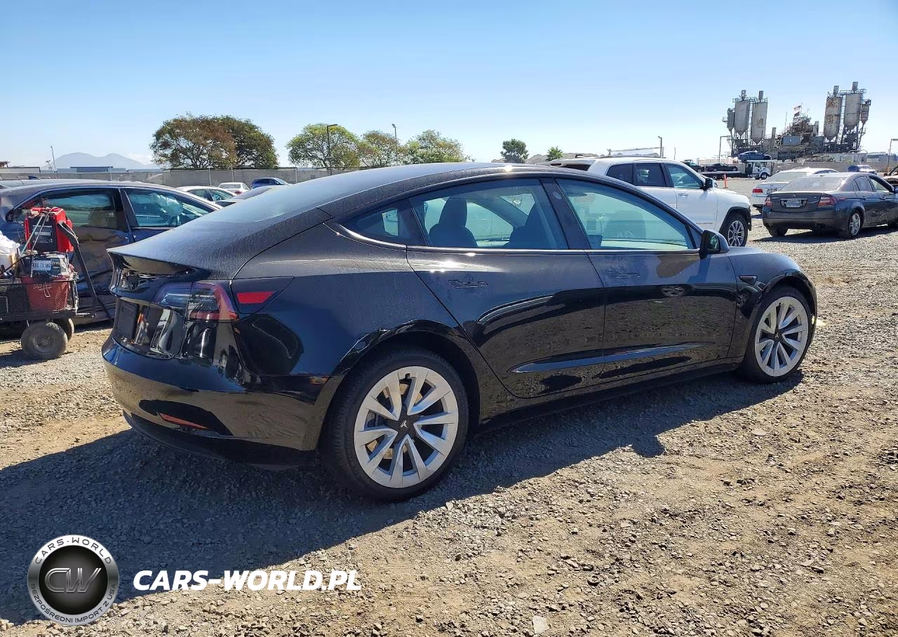 2023 Tesla Model 3 VIN:5YJ3E1EAXPF572923 - 3