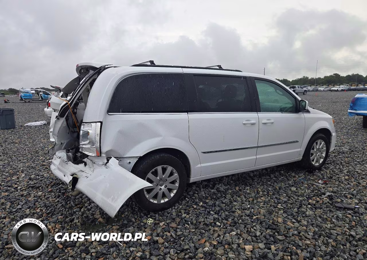 2015 Chrysler Town & Country Touring VIN:2C4RC1BG2FR654799 - 3