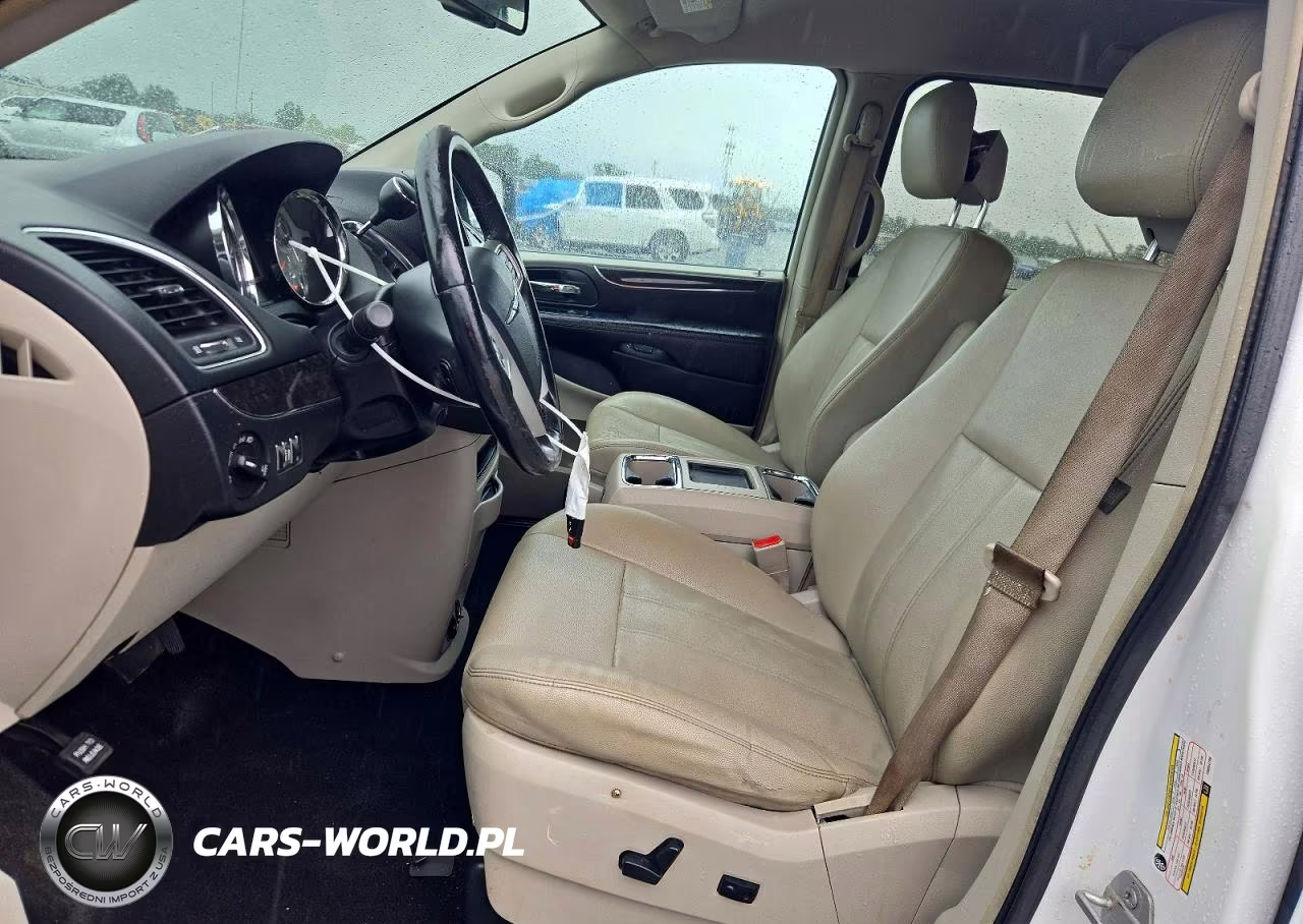 2015 Chrysler Town & Country Touring VIN:2C4RC1BG2FR654799 - 7