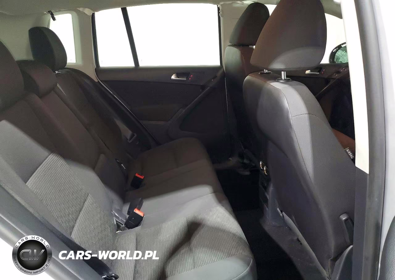 2015 Volkswagen Tiguan S VIN:WVGBV7AX2FW585437 - 11