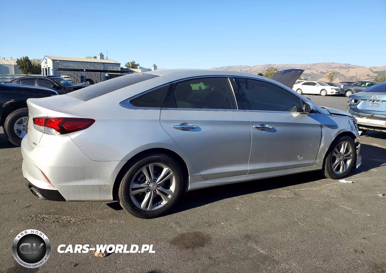 2018 Hyundai Sonata Limited VIN:5NPE34AF2JH704695 - 3