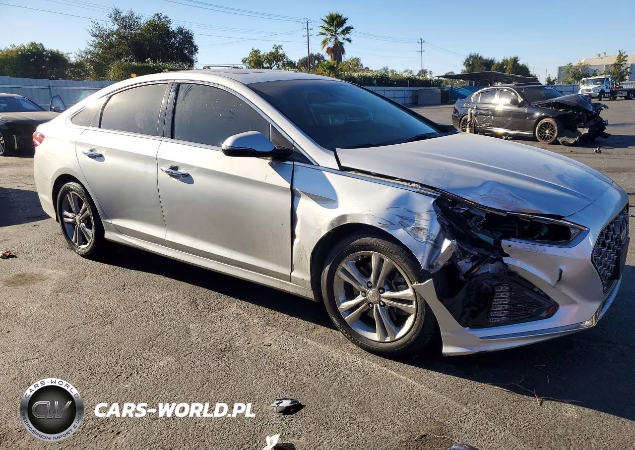 2018 Hyundai Sonata Limited VIN:5NPE34AF2JH704695 - 4
