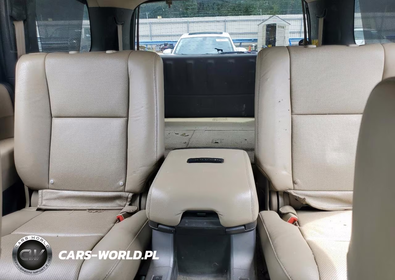 2011 Toyota Sequoia Platinum VIN:5TDDW5G12BS054573 - 10