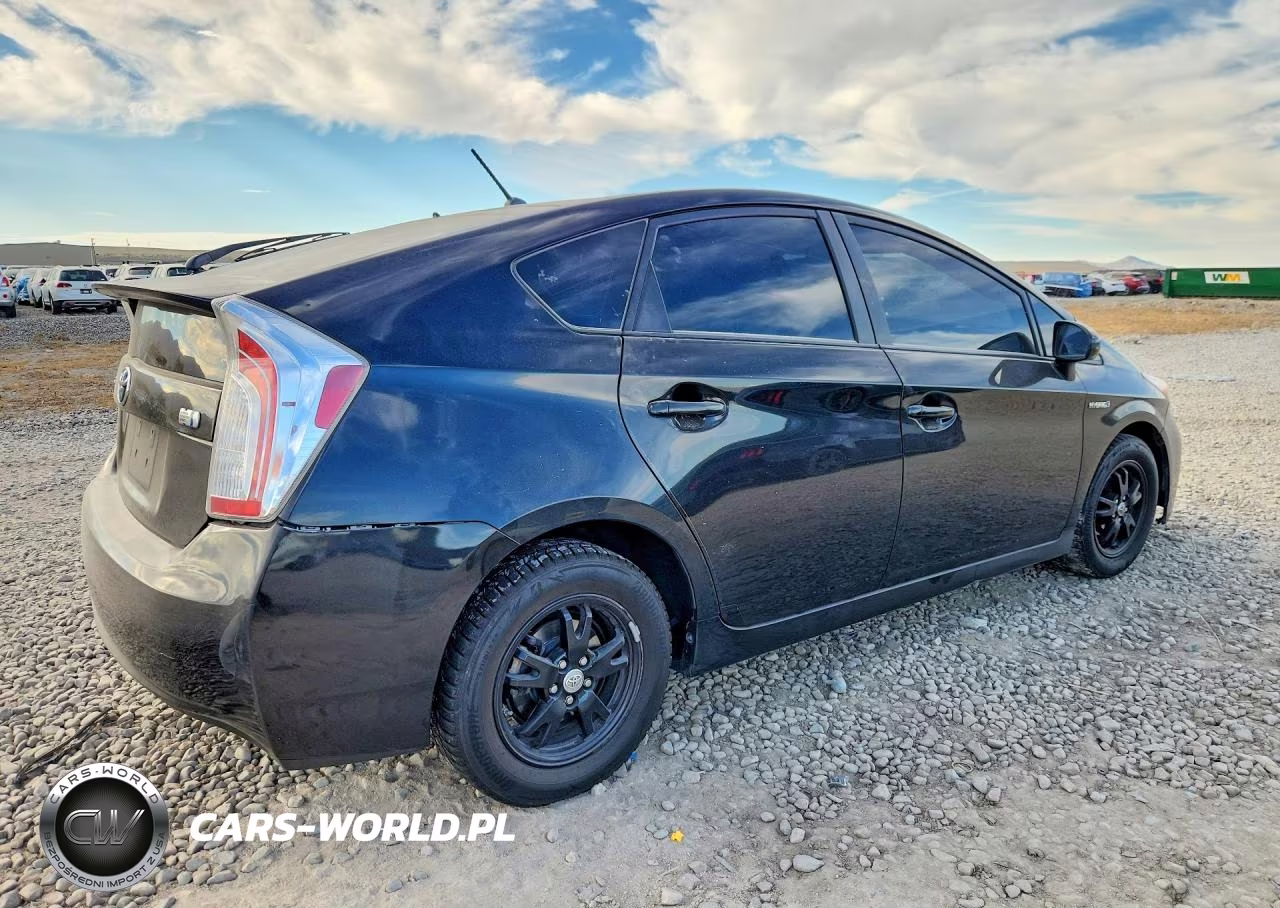 2015 Toyota Prius Two VIN:JTDKN3DU5F1902185 - 3