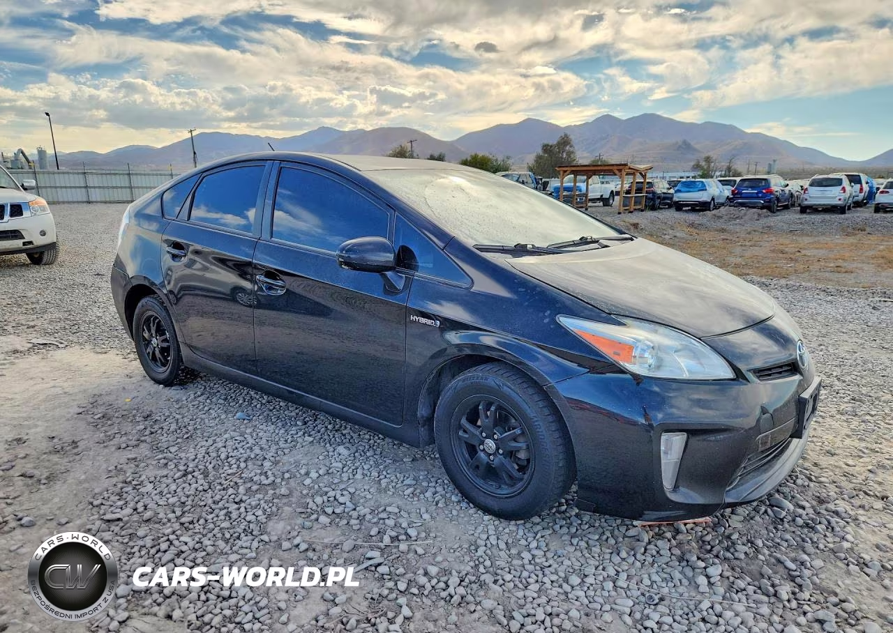 2015 Toyota Prius Two VIN:JTDKN3DU5F1902185 - 4