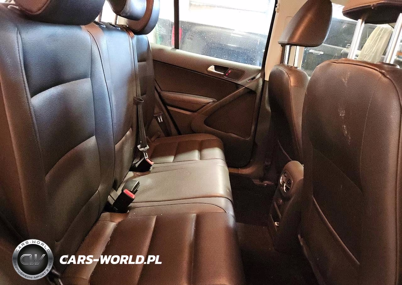 2016 Volkswagen Tiguan S VIN:WVGBV7AXXGW599135 - 11