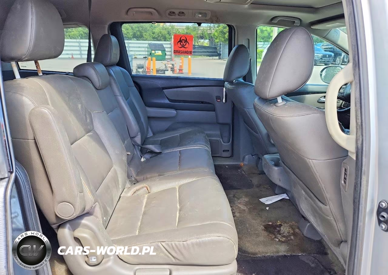 2015 Honda Odyssey Touring VIN:5FNRL5H97FB086321 - 11