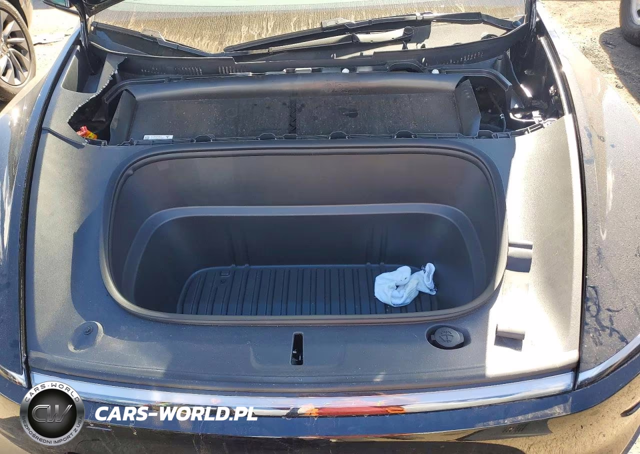2026 Tesla Model Y VIN:7SAYGDEE1TA411715 - 11