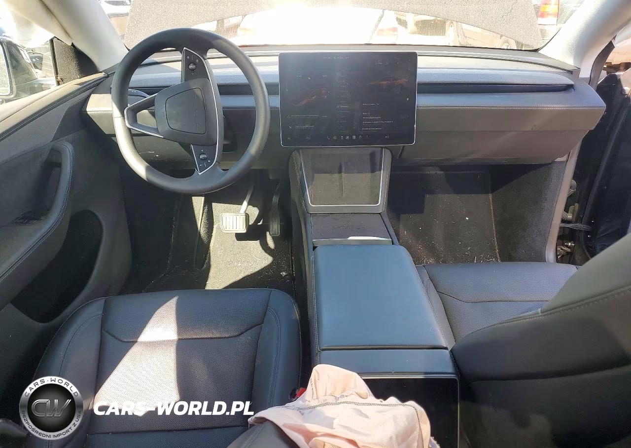 2026 Tesla Model Y VIN:7SAYGDEE1TA411715 - 8
