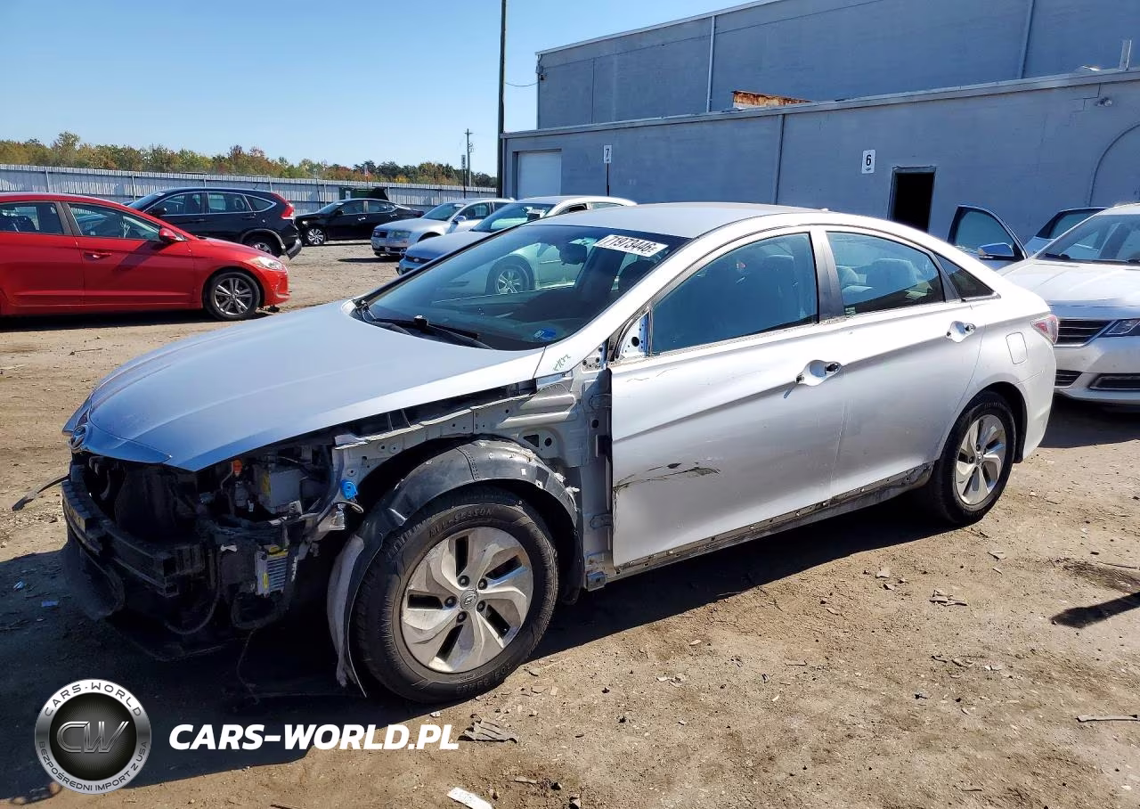 2015 Hyundai Sonata Hybrid Base VIN:KMHEC4A49FA137684 - 1