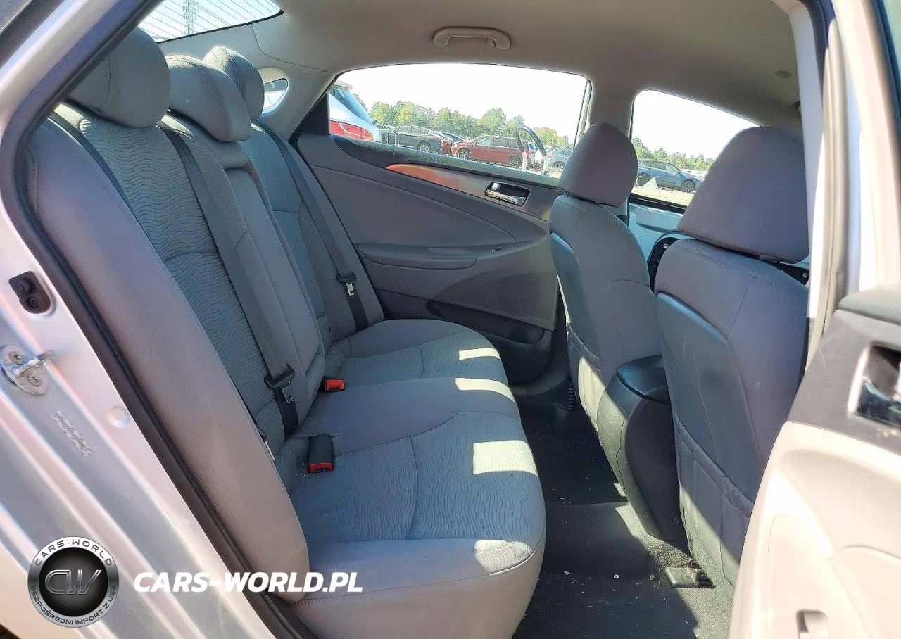 2015 Hyundai Sonata Hybrid Base VIN:KMHEC4A49FA137684 - 10