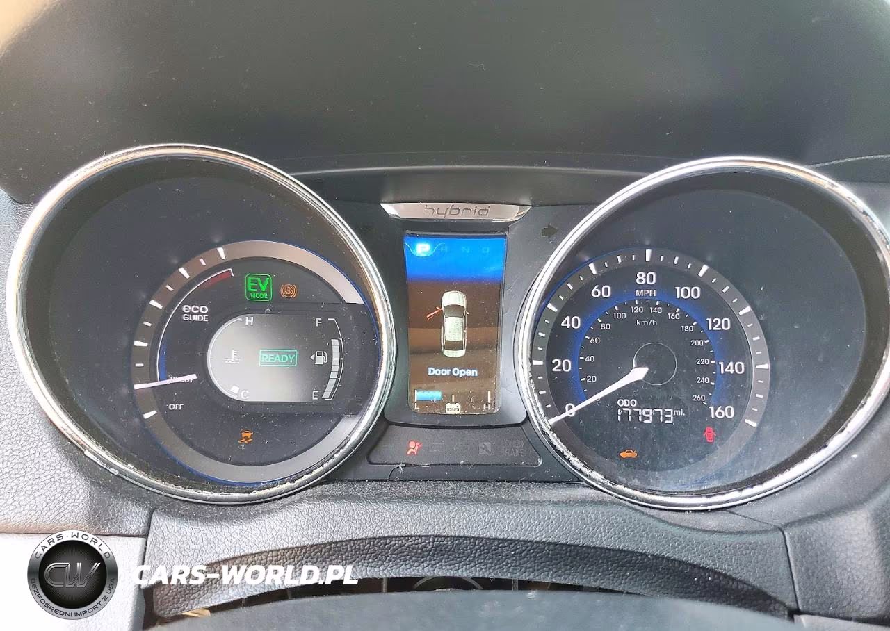 2015 Hyundai Sonata Hybrid Base VIN:KMHEC4A49FA137684 - 9