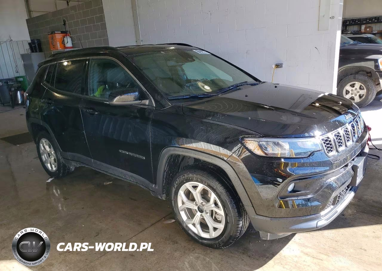 2025 Jeep Compass Latitude VIN:3C4NJDBN0ST597773 - 4