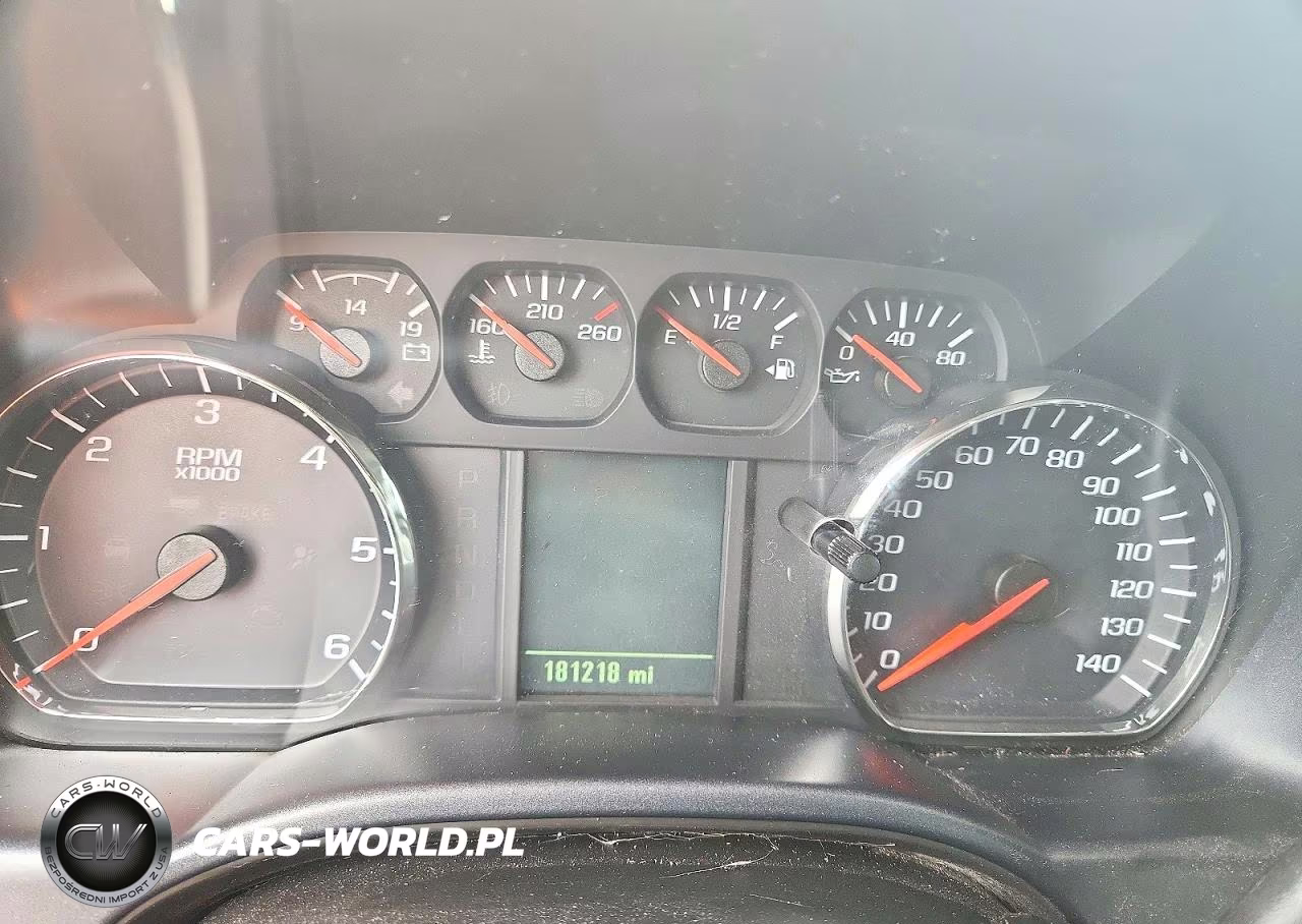 2018 Chevrolet Silverado K1500 VIN:3GCUKNEC8JG336083 - 9