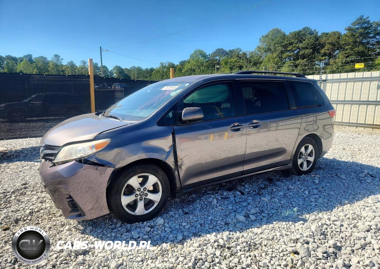 2019 Toyota Sienna Le – zdjęcie 1 z 13