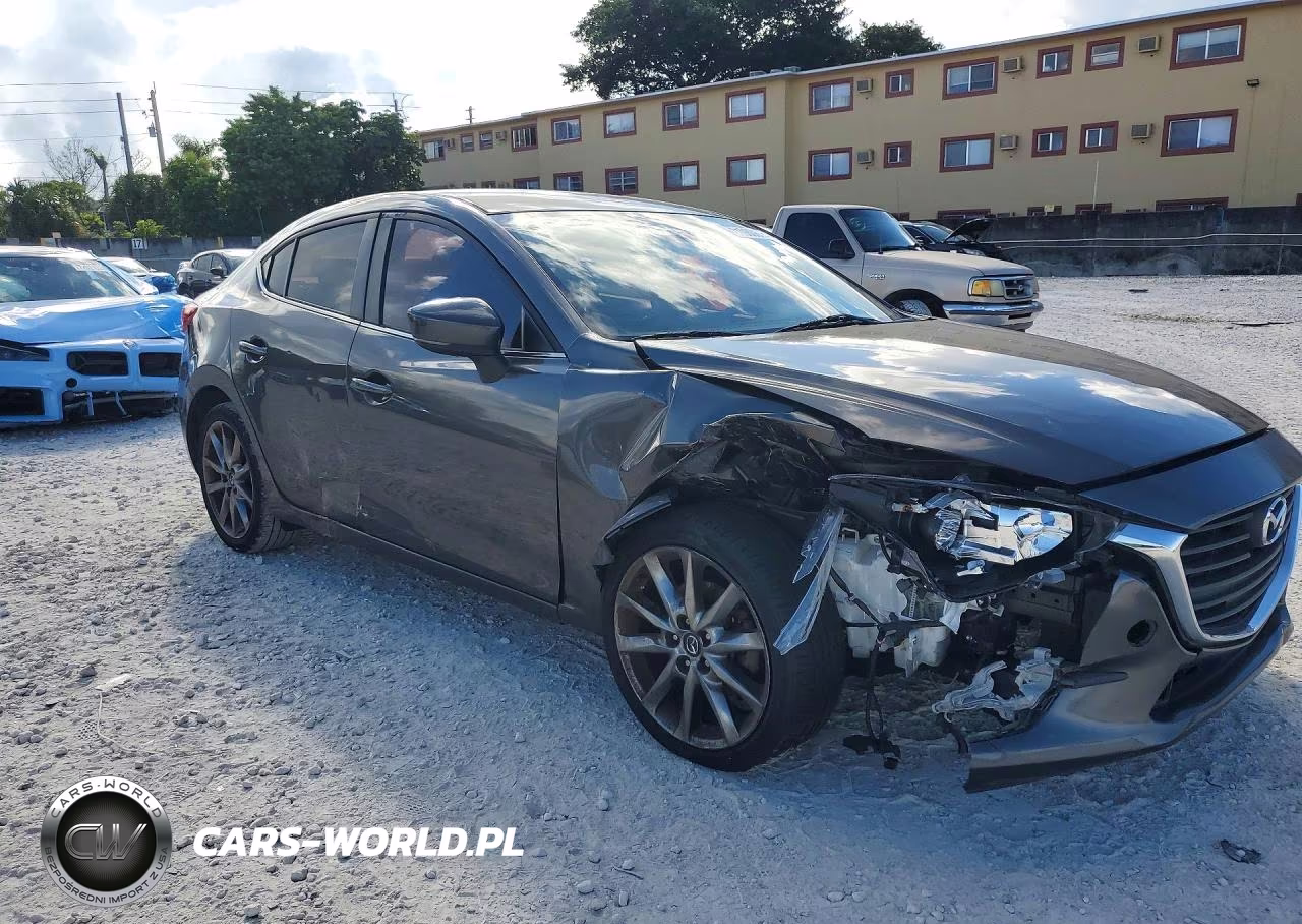 2018 Mazda 3 Touring VIN:3MZBN1V35JM185080 - 4