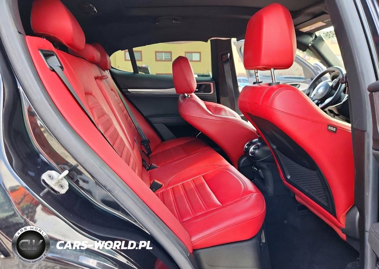 2022 Alfa Romeo Stelvio Ti VIN:ZASPAKBN5N7D25006 - 10