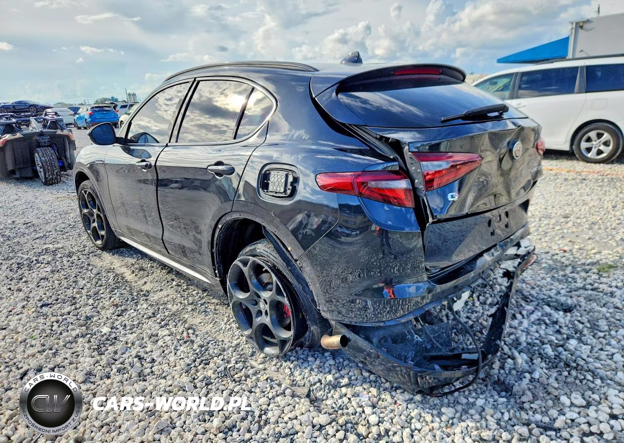2022 Alfa Romeo Stelvio Ti VIN:ZASPAKBN5N7D25006 - 2